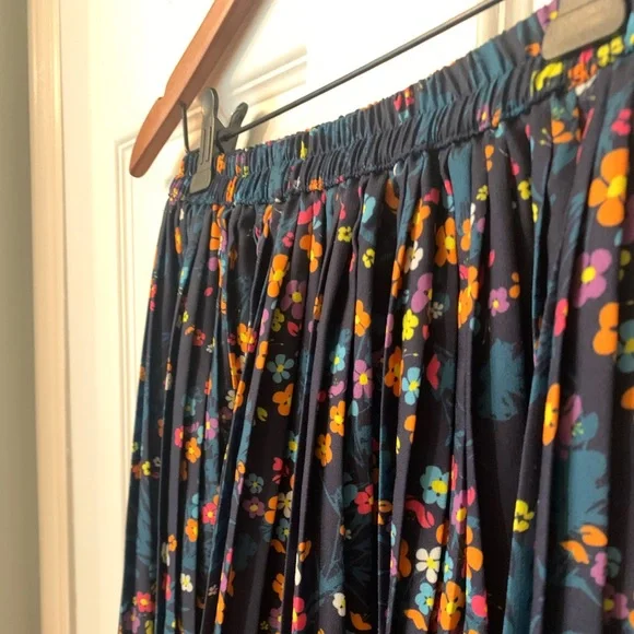 No-Wrinkle Pleated Full Floral Skirt, size 2 - Picture 3 of 6